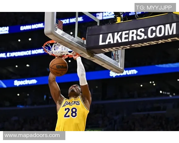 17中4砍下8分11助，詹姆斯狂打铁！里夫斯44+10，八村塁3分绝杀